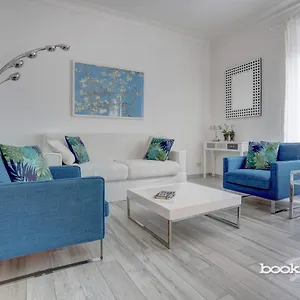 https://inn-spagna-deluxe.it-romehotels.com