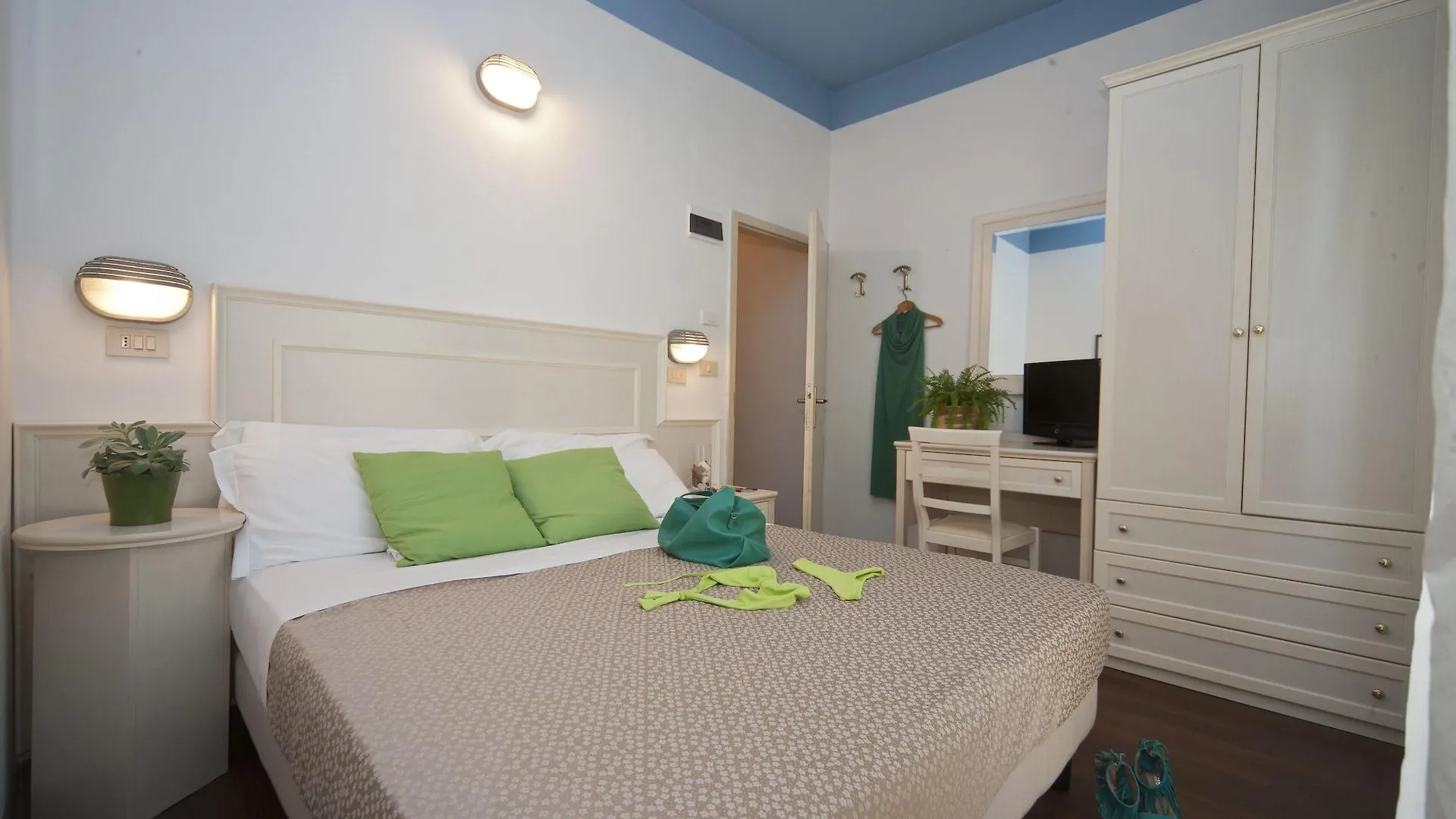Hotel Fra I Pini Rimini 3*,
